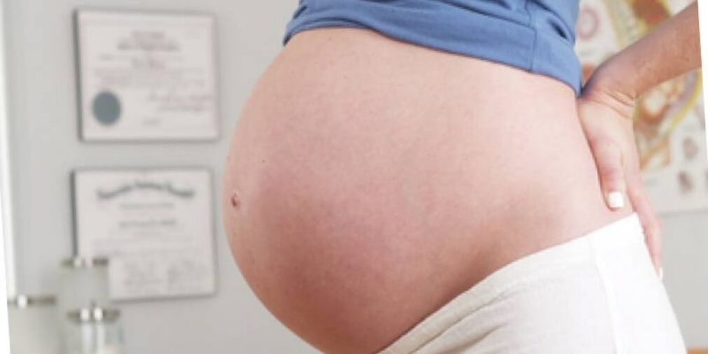 Gjatë shtatzënisë, gratë shpesh përjetojnë dhimbje shpine në rajonin e mesit. 