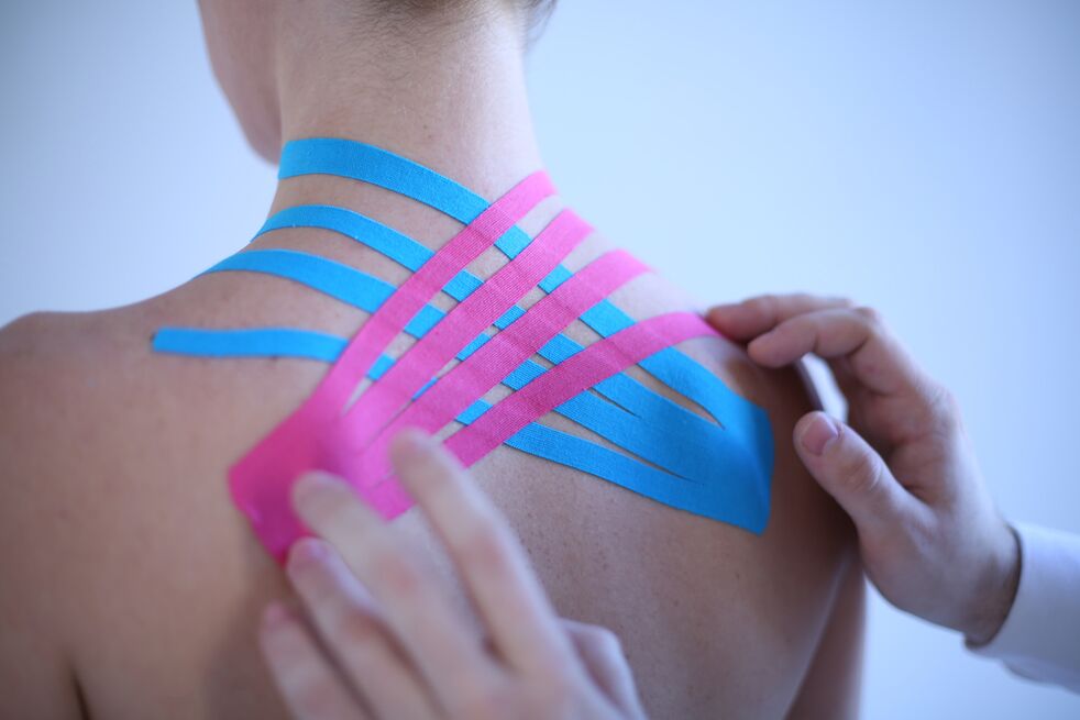 kinesiotaping për osteokondrozën kurrizore