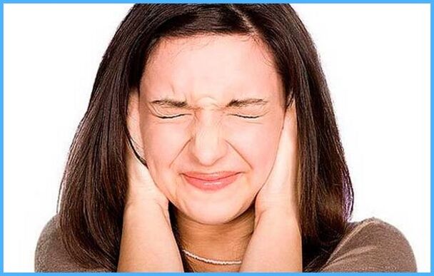 zhurma në kokën e një gruaje është një nga shenjat e osteokondrozës së qafës së mitrës